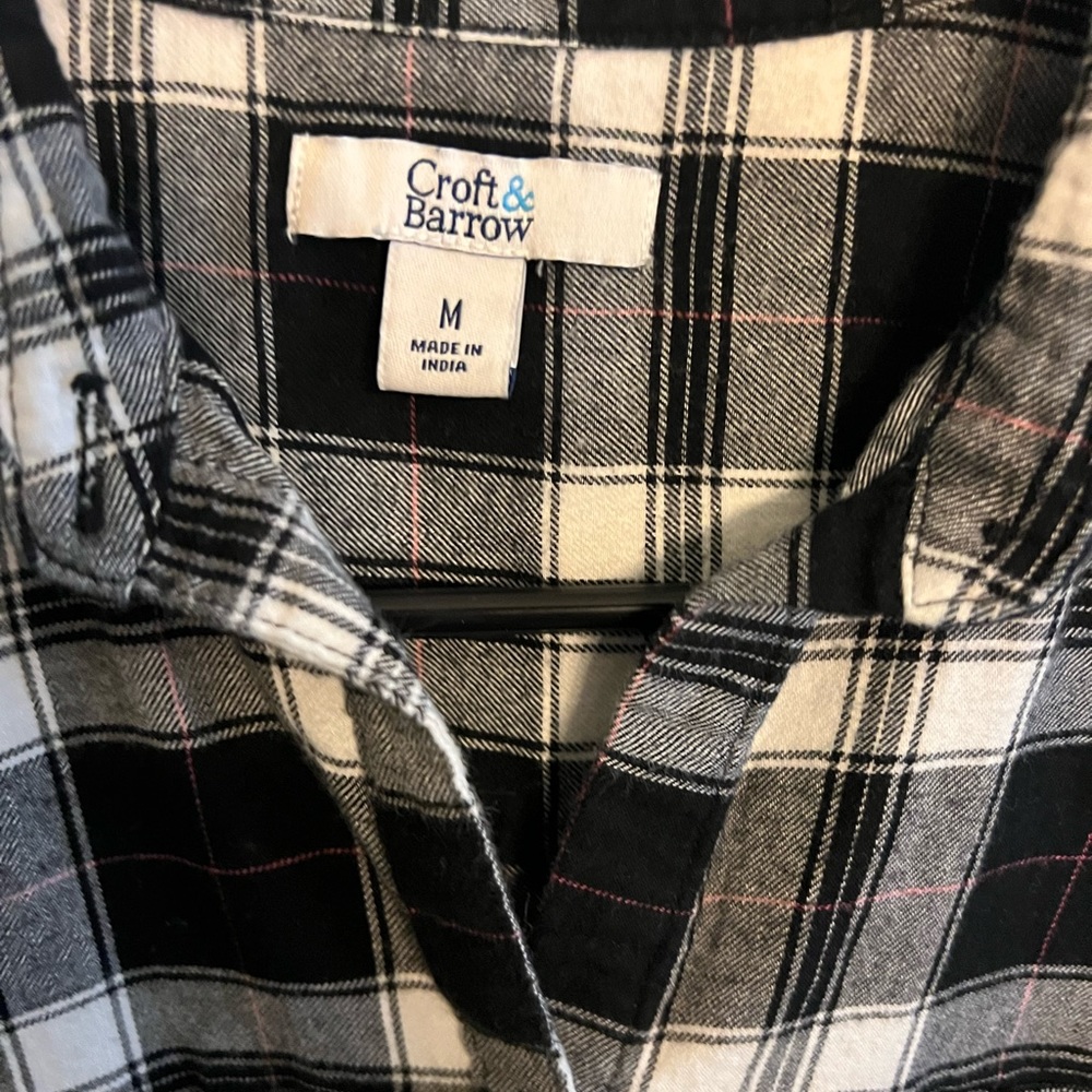 Black and white button down shirt - Picture 2 of 3